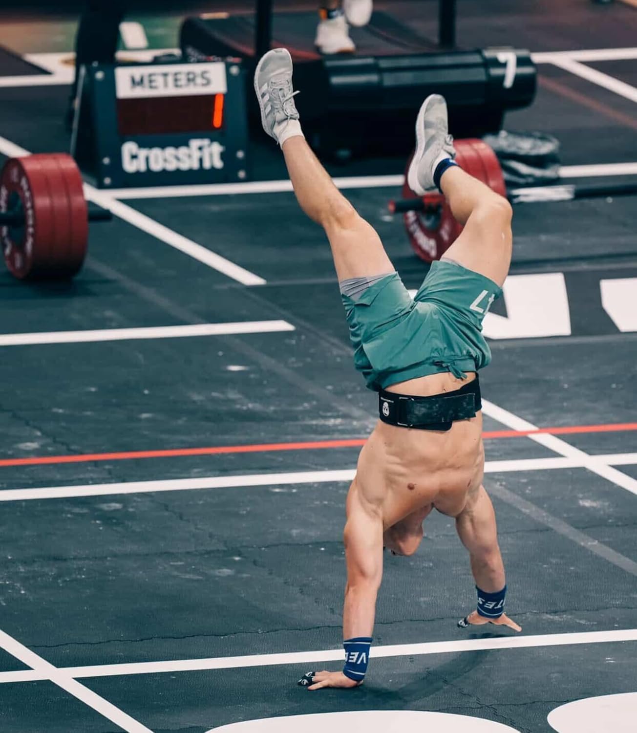 Gymreapers Quick Locking Weight Lifting Belt for Men Gym Belt for Powerlifting Deadlift Belt with 4 Inch Neoprene Metal Buckle Back Support Weightlifting Belt Women - Image 8